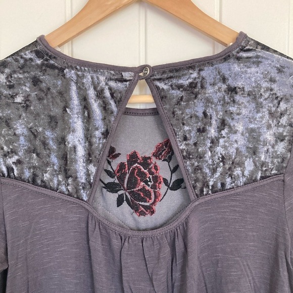 Altard State Womens Velvet Floral Boho Bell Sleeve Blouse Tip Size S Grey Red - Picture 10 of 11